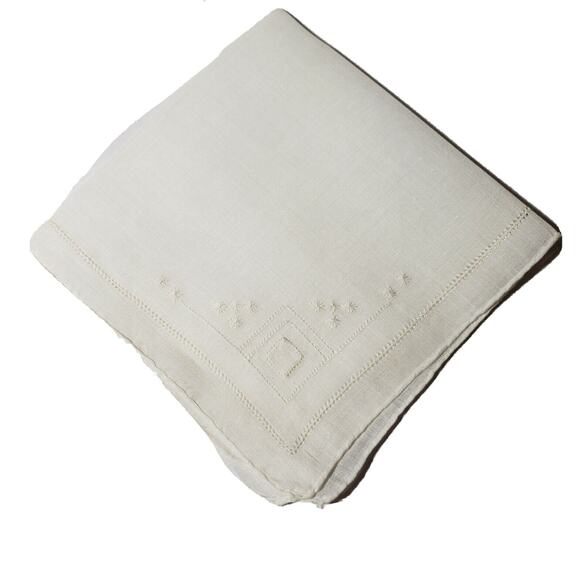 VINTAGE HANKIE BLUE WHITE CROCHETED EDGE HANDMADE POCKET SCARF BRIDAL WEDDING - Picture 1 of 10